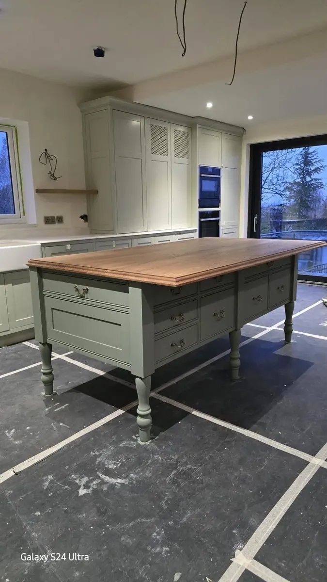 Sage Shaker Kitchen, Oak Worktop — AKL Joinery, Family home, Surrey