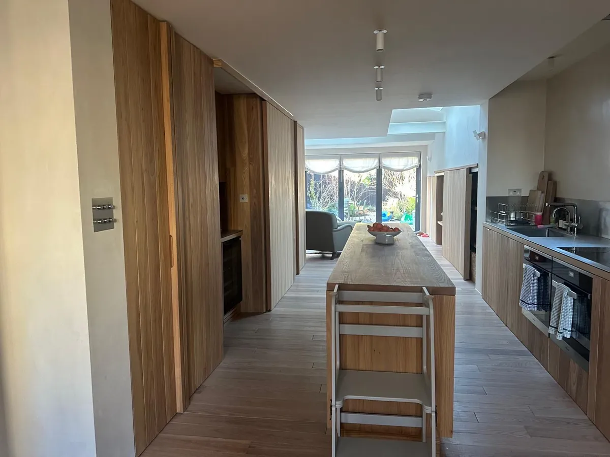 Handleless Elm Kitchen — AKL Joinery, Townhouse, London